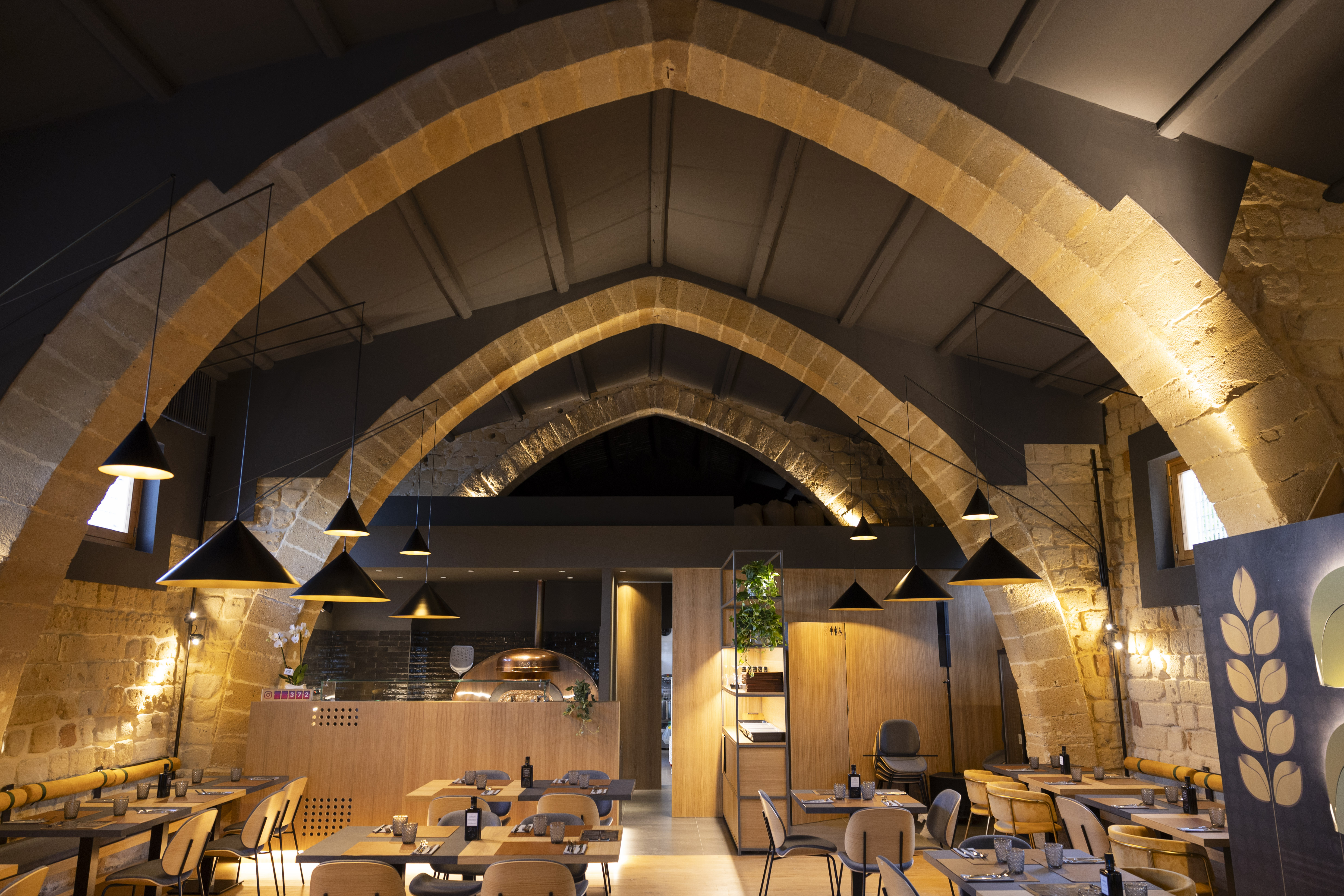 Gli archi del locale